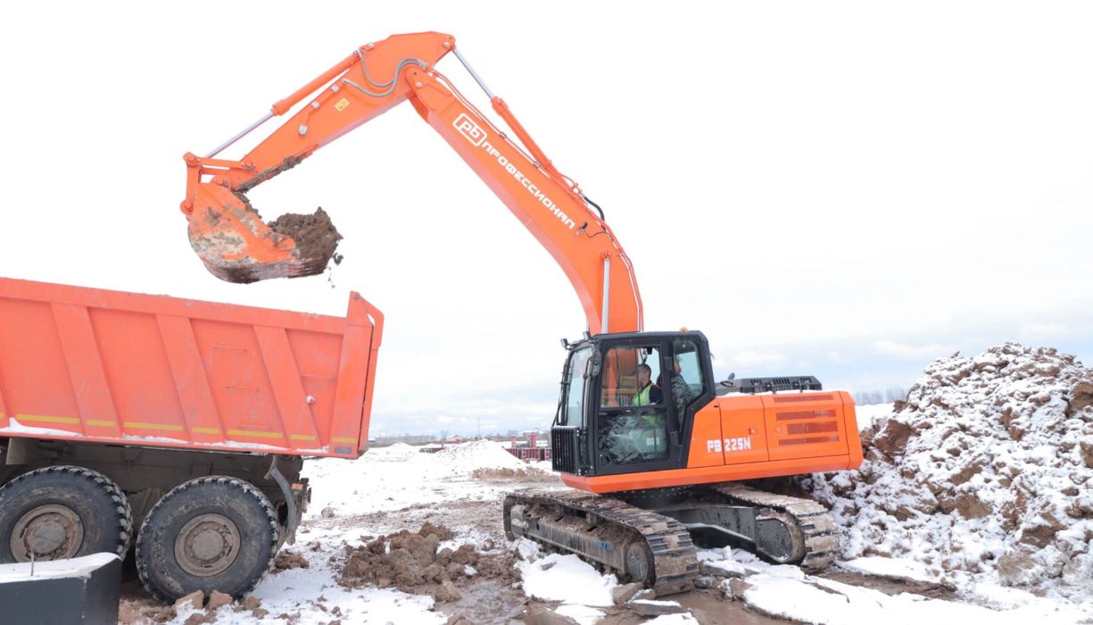 Гусеничный экскаватор Профессионал PB225N